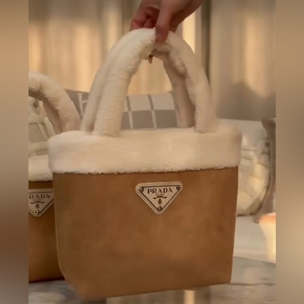Prada VIP Bag - Picture 2 of 4